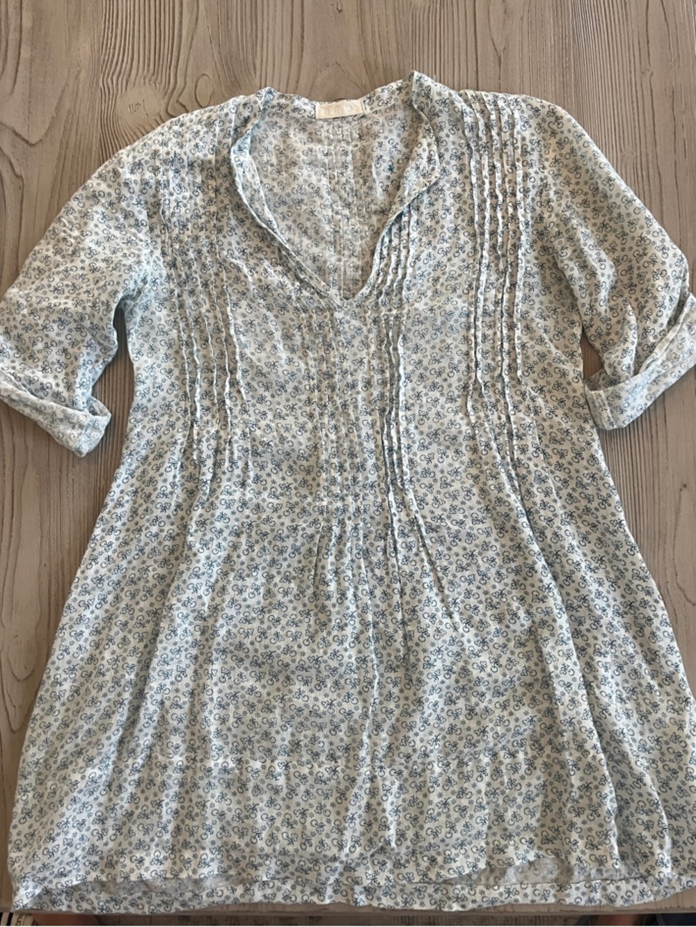 CP shades Light Blue Floral Pintuck Tunic 100% linen blue floral print